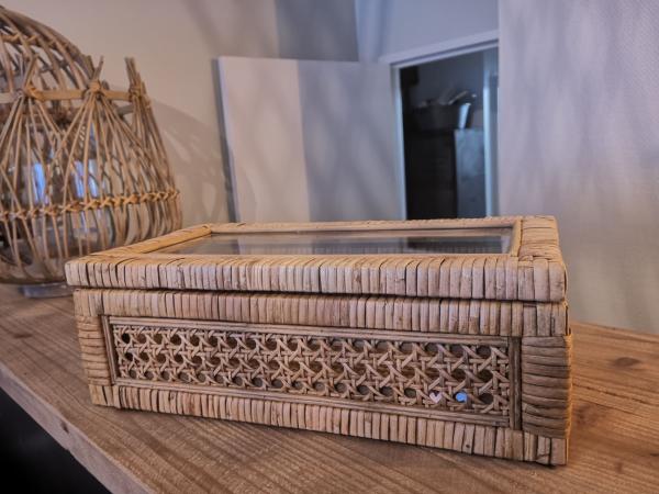 Très belles boites en cannage.