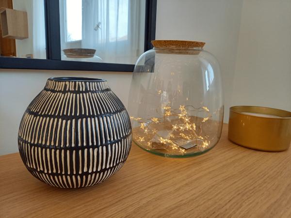 Vase  décoratif noir en grès Elveda