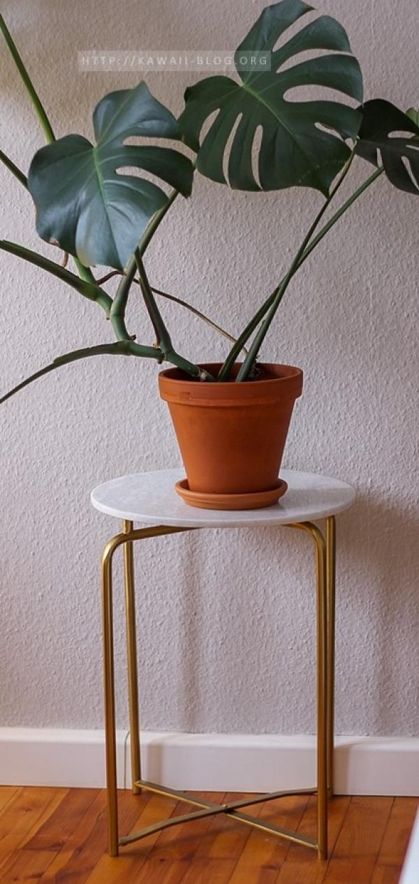 la table n'est pas trop encombrante mais pas non plus trop petite