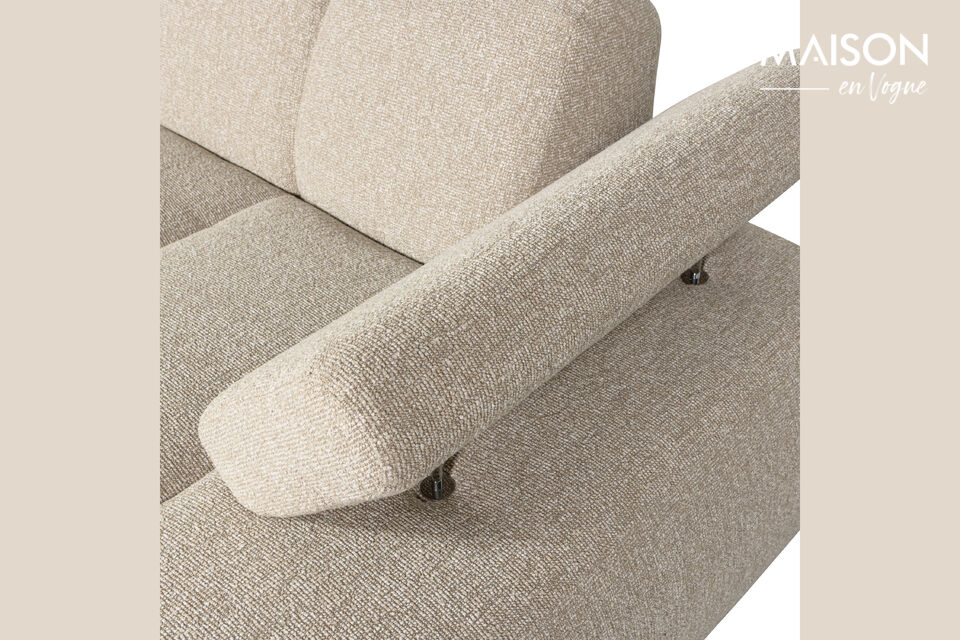 La chaise longue peut etre commandee avec l\'accoudoir a gauche ou a droite