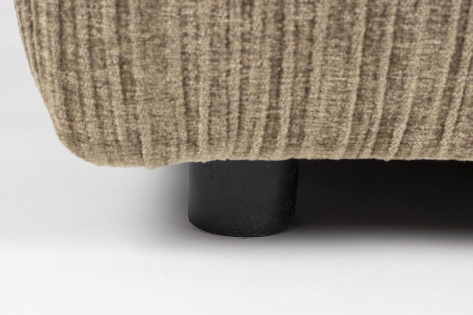 The irresistible softness of its fabric and its sturdiness make the Hunter Ottoman a must-have in