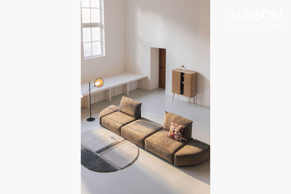 Its comfortable, finely ribbed fabric with a silky sheen creates a warm, welcoming ambience