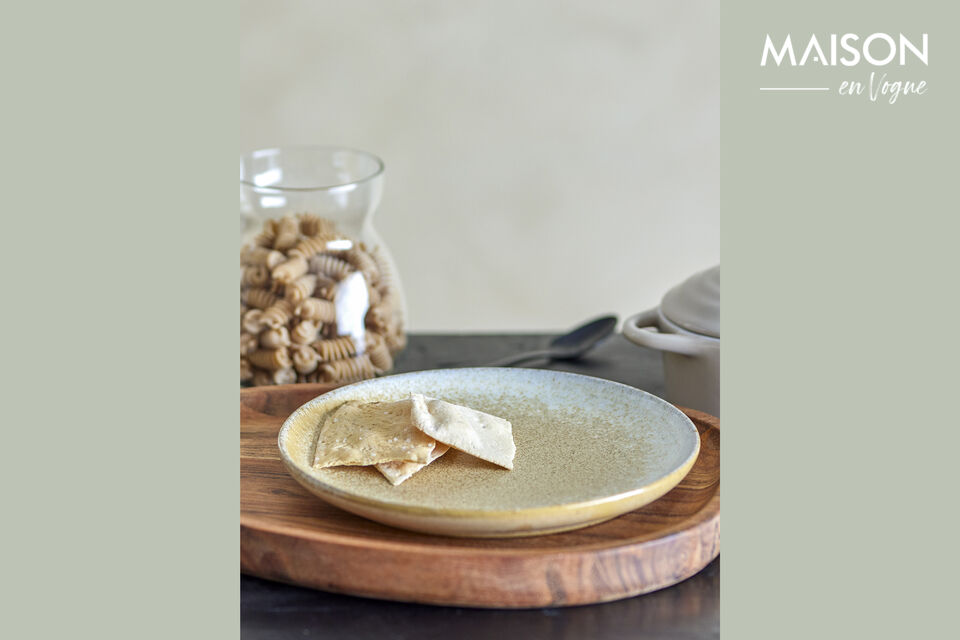 The Paula Breakfast Set from Bloomingville exudes a harmonious blend of white and beige shades