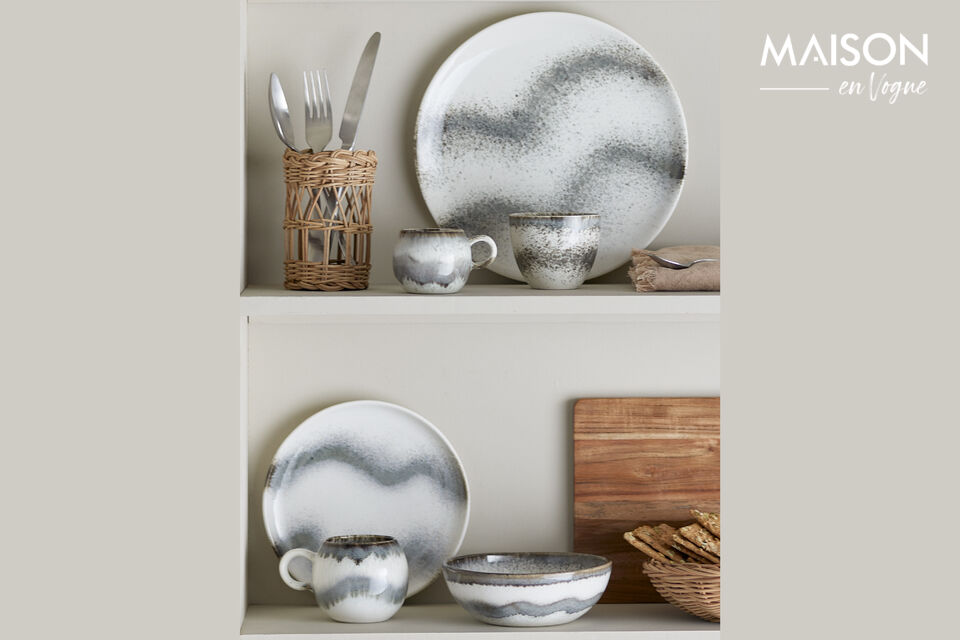 The Paula Breakfast Set from Bloomingville is characterized by wavy stripes in gray and white shades