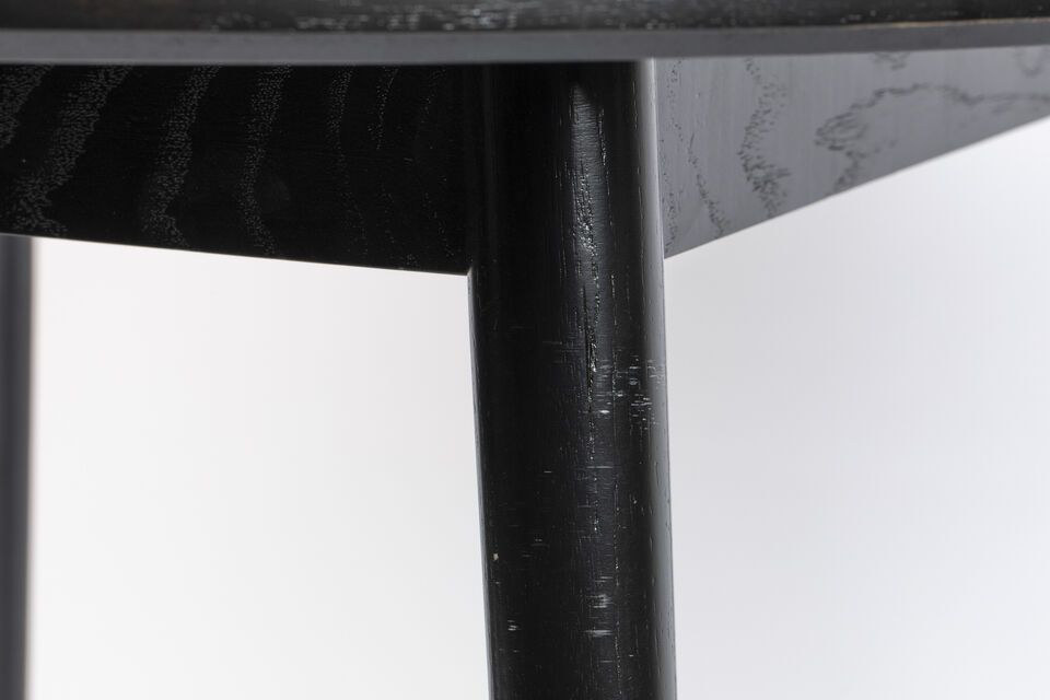 Its 75 cm height has been designed to offer optimum comfort