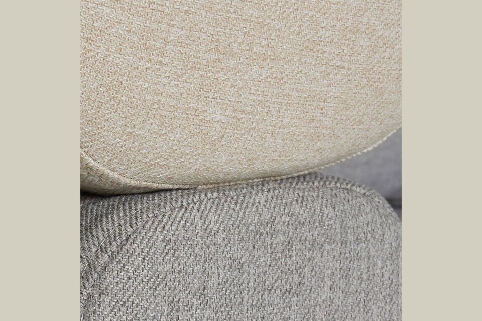 Its simple yet refined design makes it an ideal choice for those seeking both practicality and