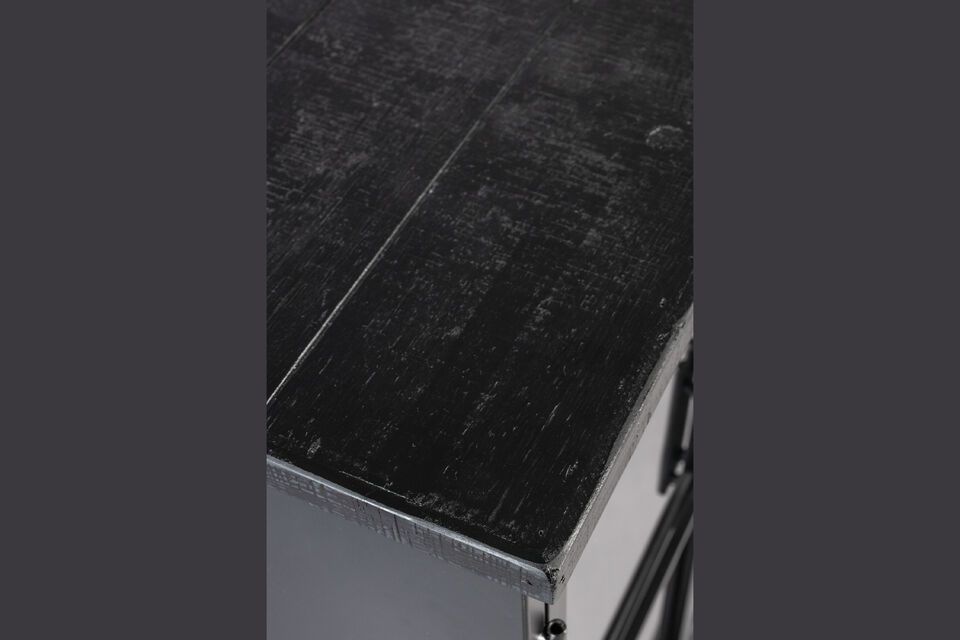 Tanto si coloca esta pieza en el comedor