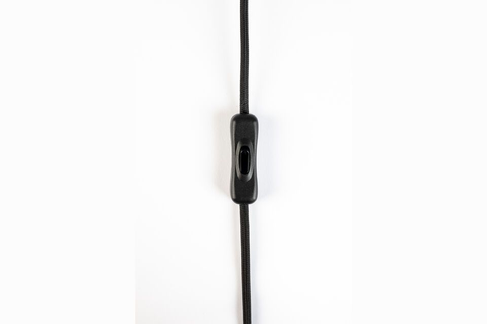 Elija el aplique de cristal negro Monica para conseguir el equilibrio perfecto entre estilo y