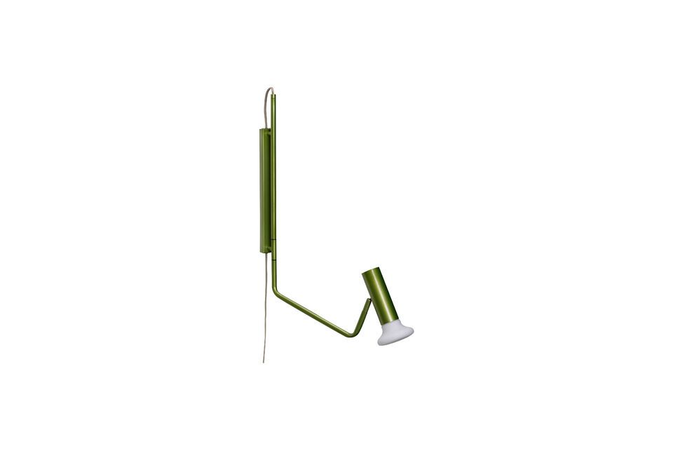 L\'applique en fer vert Wally se dévoile comme une odyssée visuelle