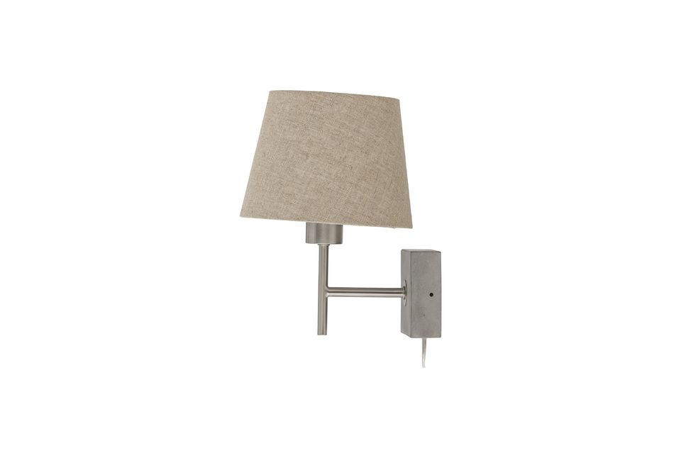 L\'applique murale Stellio de Bloomingville est une lampe bien pratique dune belle couleur fer