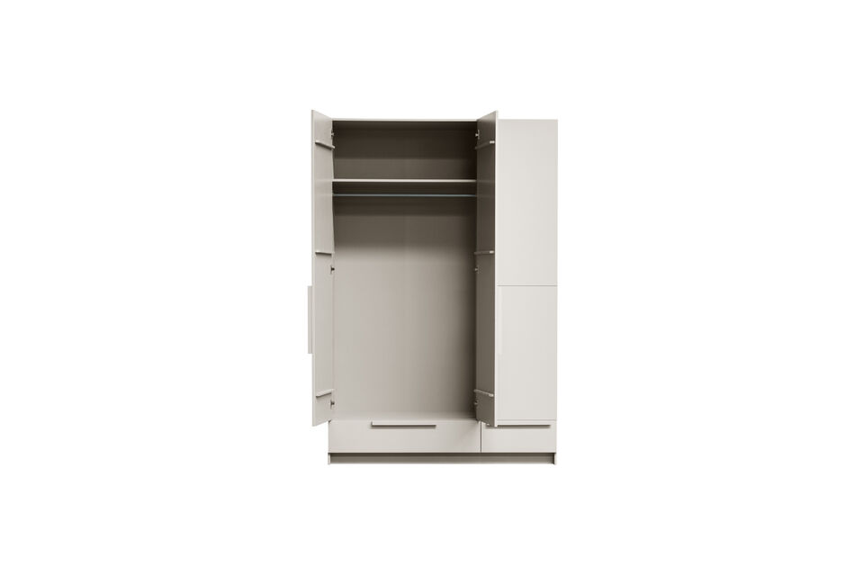 Las puertas, de diseño elegante, permiten ocultarlas