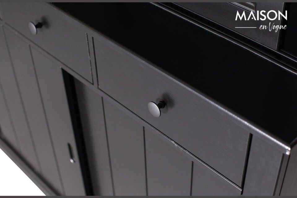 Además, el mueble viene en un kit con claras instrucciones de montaje para una fácil instalación