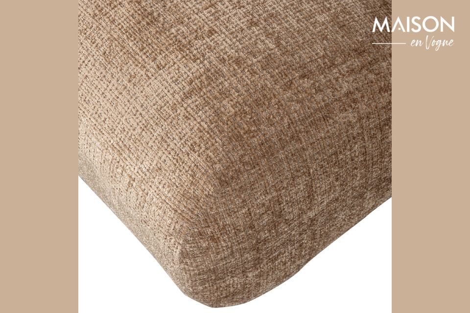 The chenille with a coarse structure has a Martindale of 100