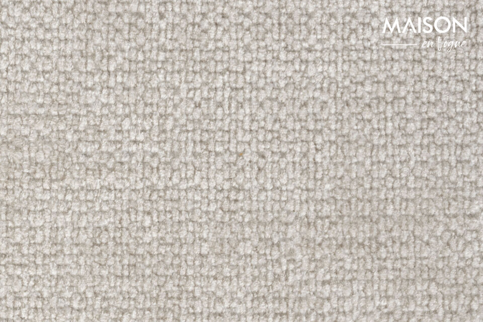 The Eden lounge chair by Zuiver has a simple yet chic appearance