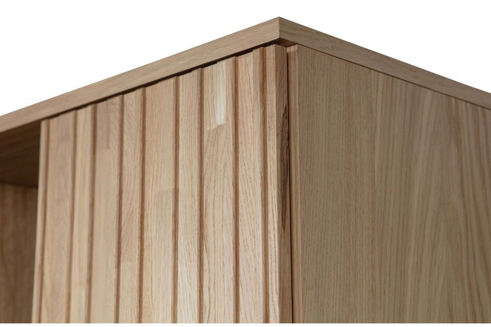 Chaque meuble est original dans la mesure où chaque pièce de chêne affiche une structure