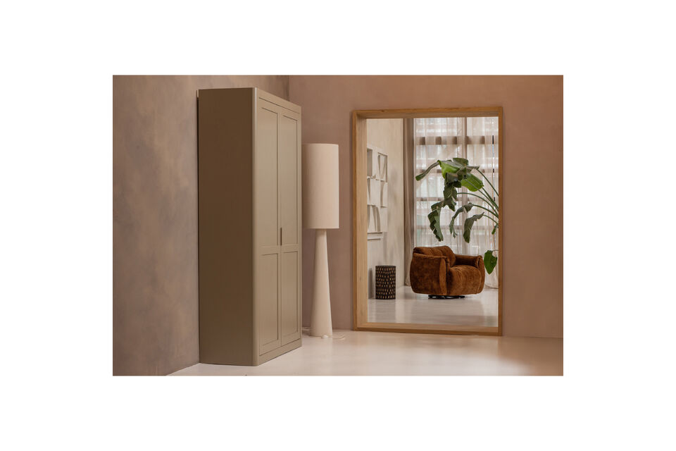 Armoire de rangement puissante et intemporelle Fabriquée en bois de pin Offre un grand espace de