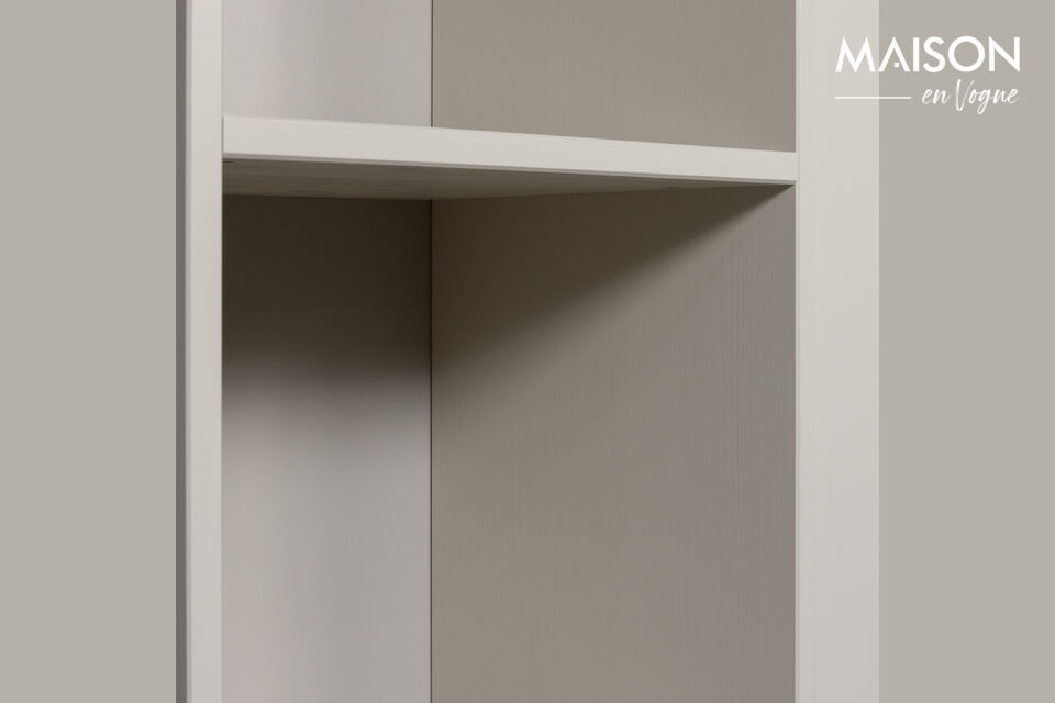 Matériau
Le meuble Meggy est fabriqué en pin poncé