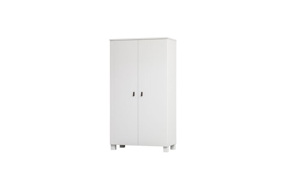 L\'intérieur de l\'armoire est en mélamine et se compose d\'une large étagère en haut avec une