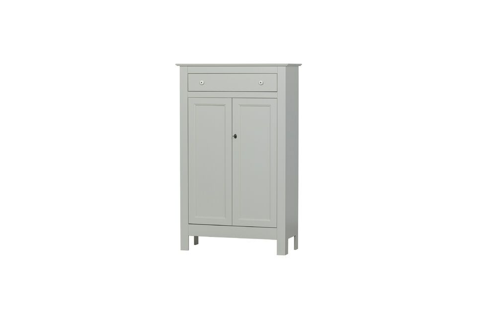 Le style brocante de cette armoire en bois gris Eva apporte toute en élégance une touche rustique