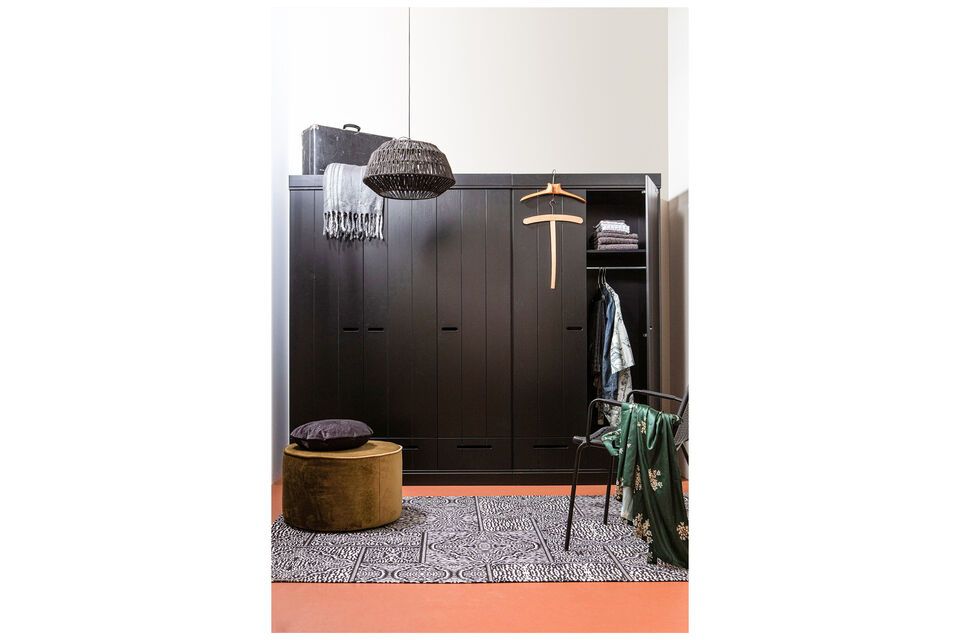 Armoire en bois noir Connect, robuste et élégante