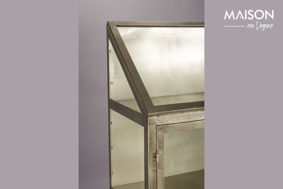 Mais même vide, ce meuble est un véritable régal pour les yeux