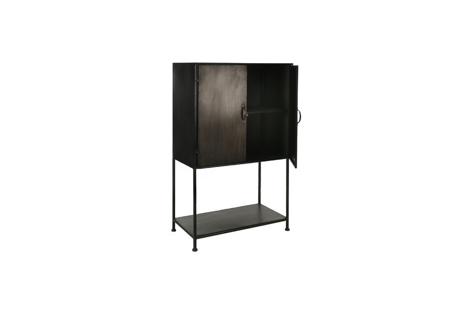 Une armoire en métal aux lignes épurées et design moderne