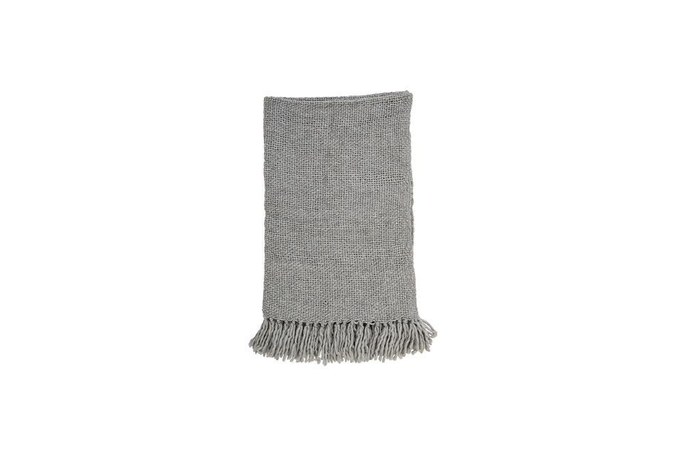 A comfortable and generous plaid