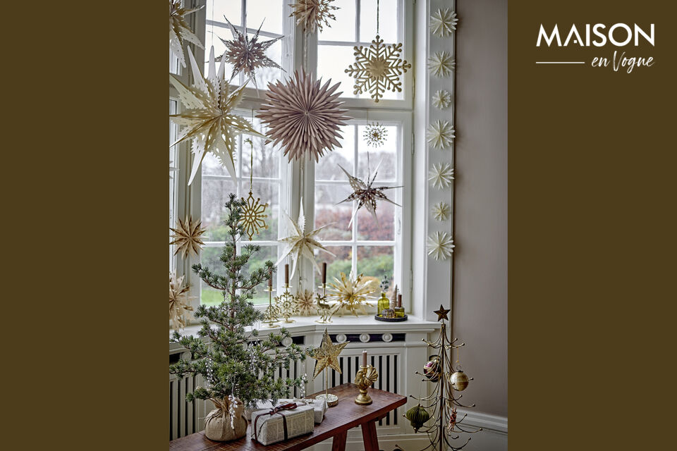The Vita Tree by Bloomingville is a decorative element with a light and balanced expression