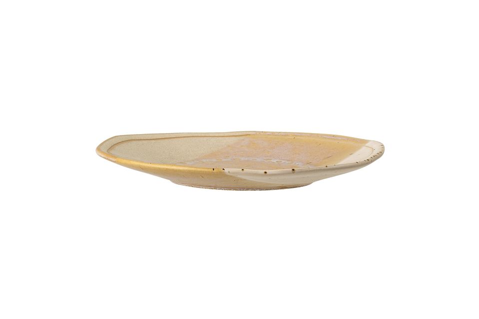 Cette assiette en grès