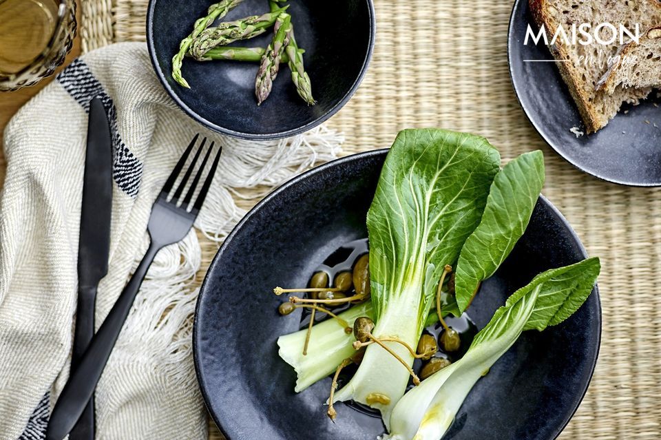 Un style nordique épuré pour une assiette creuse aux accents danois