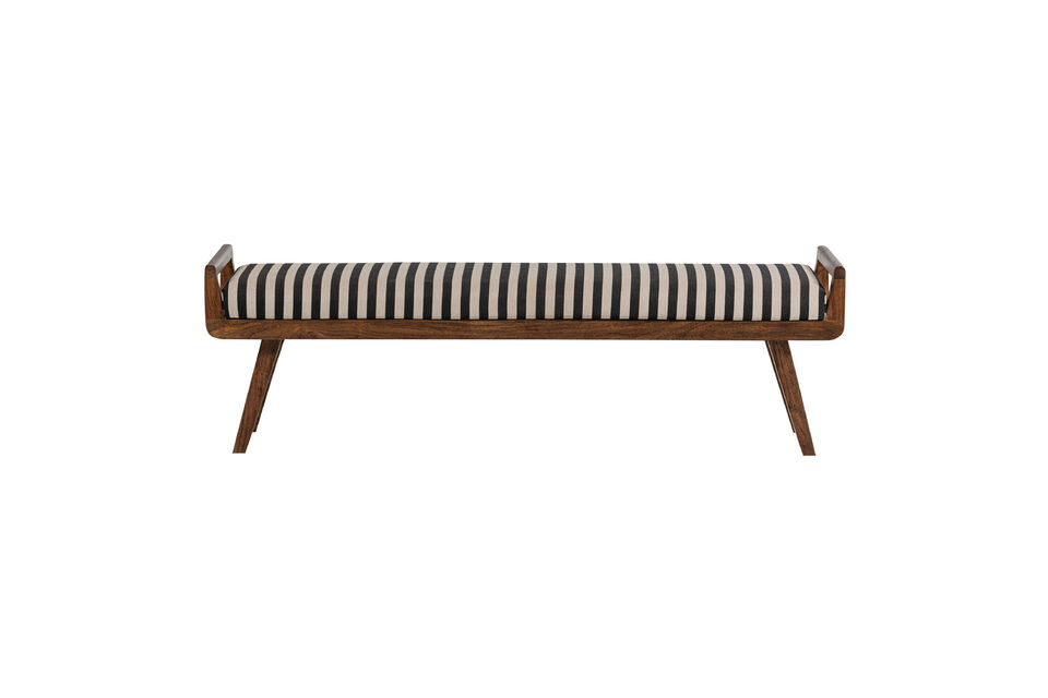La couleur chaude du bois d\'acacia forme une belle base