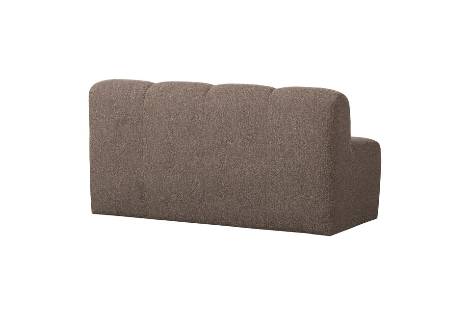 Avec ses coutures verticales élégantes