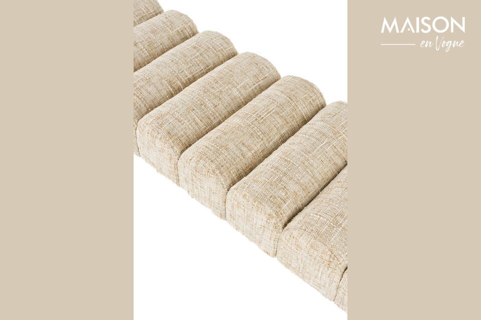 Son style minimaliste s\'inscrit dans une tendance moderne