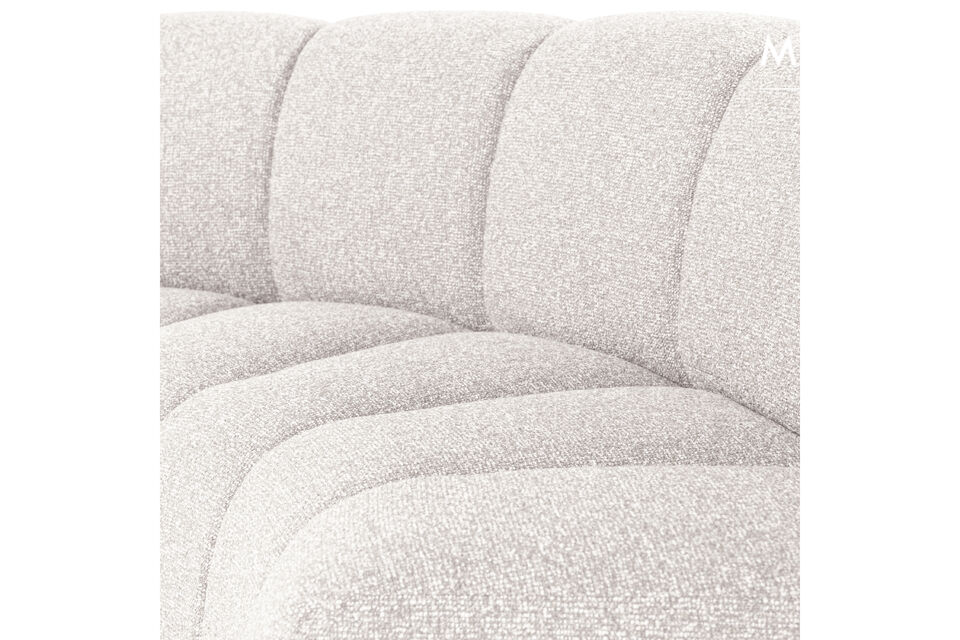 El respaldo semicircular garantiza una posici&oacute;n sentada c&oacute;moda