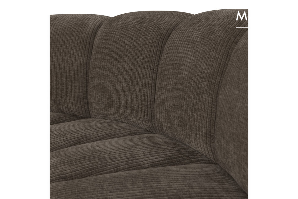 El respaldo semicircular garantiza una posici&oacute;n de asiento c&oacute;moda