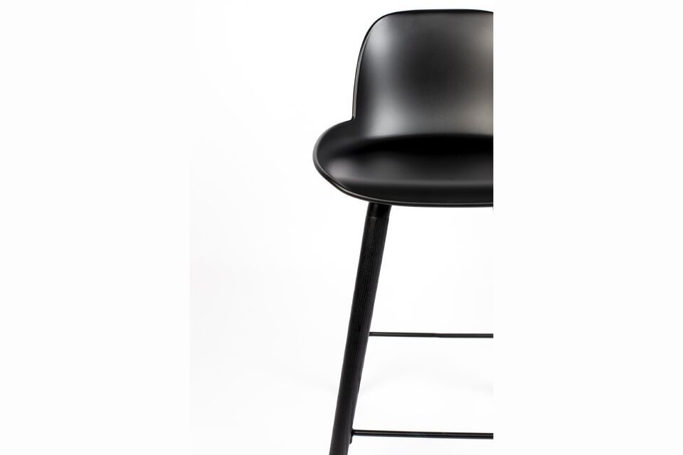 Available in two heights, it will fit equally well on a bar or kitchen worktop