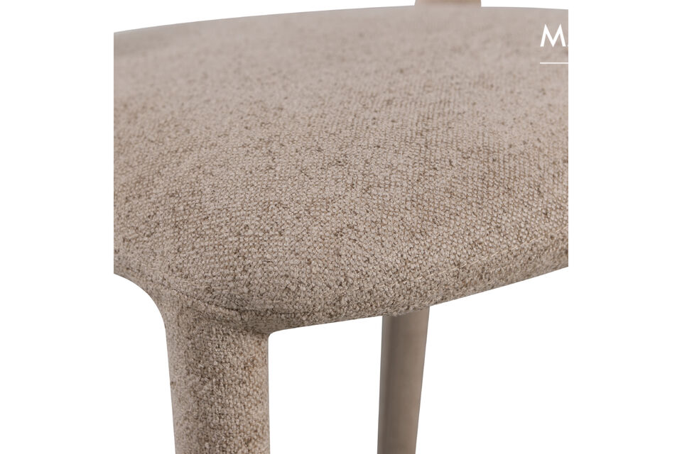 Das kompakt gewebte Material besteht aus 100 % Polyester und hat eine Martindale-Abriebfestigkeit