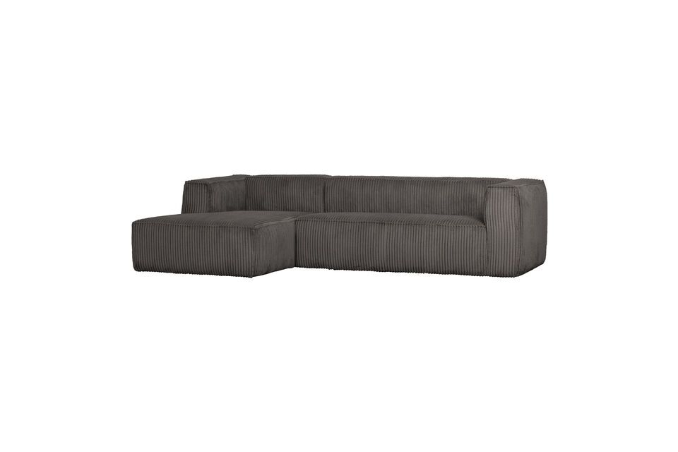Its ribbed style brings a welcome touch of originality to the most classic interiors