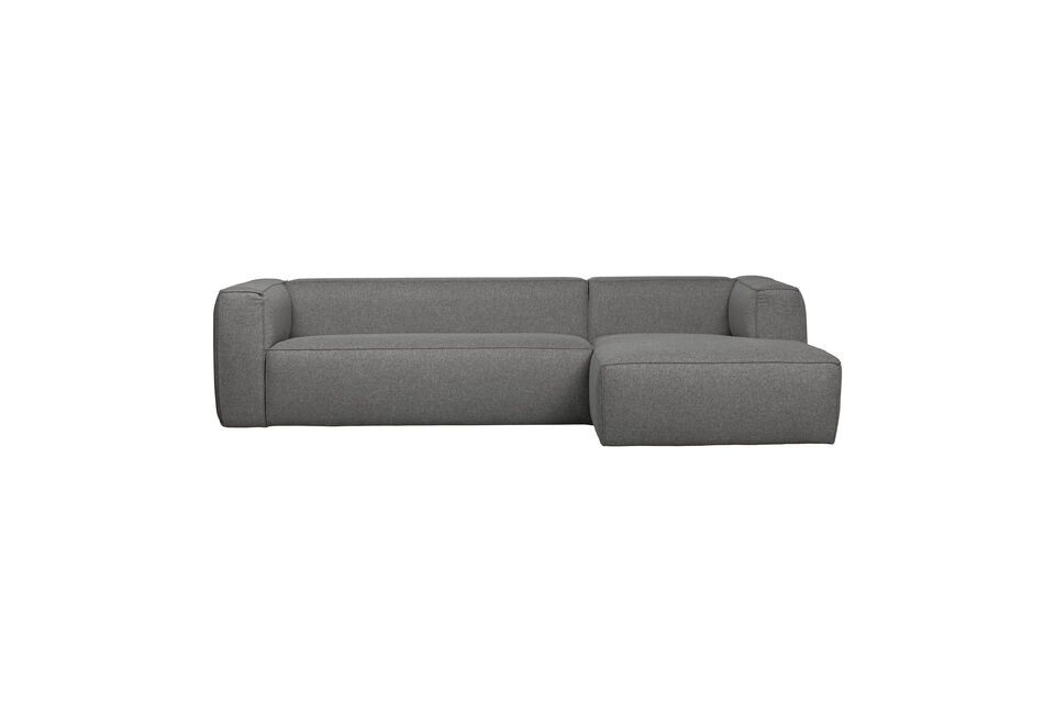 Its gray color allows it to be in harmony with a myriad of different furniture and decorative items