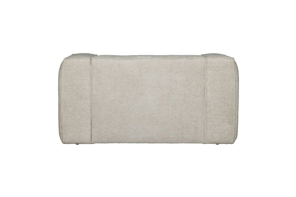 The coarse blended fabric (100% polyester) is soft to the touch and adds a warm