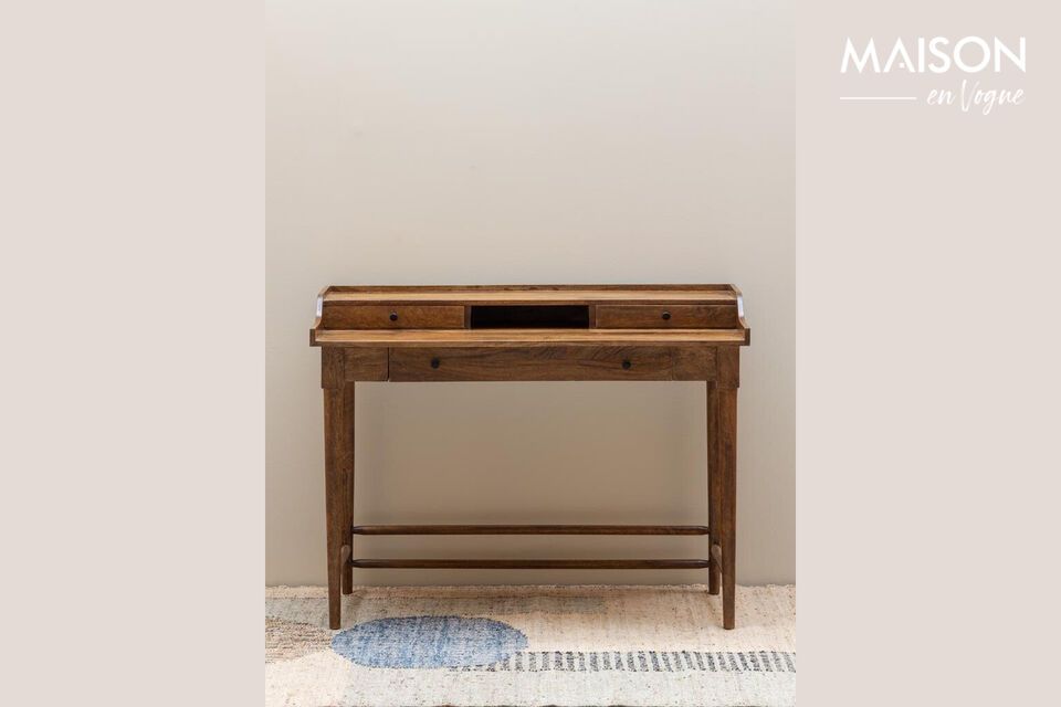 With its generous dimensions of 120 cm long