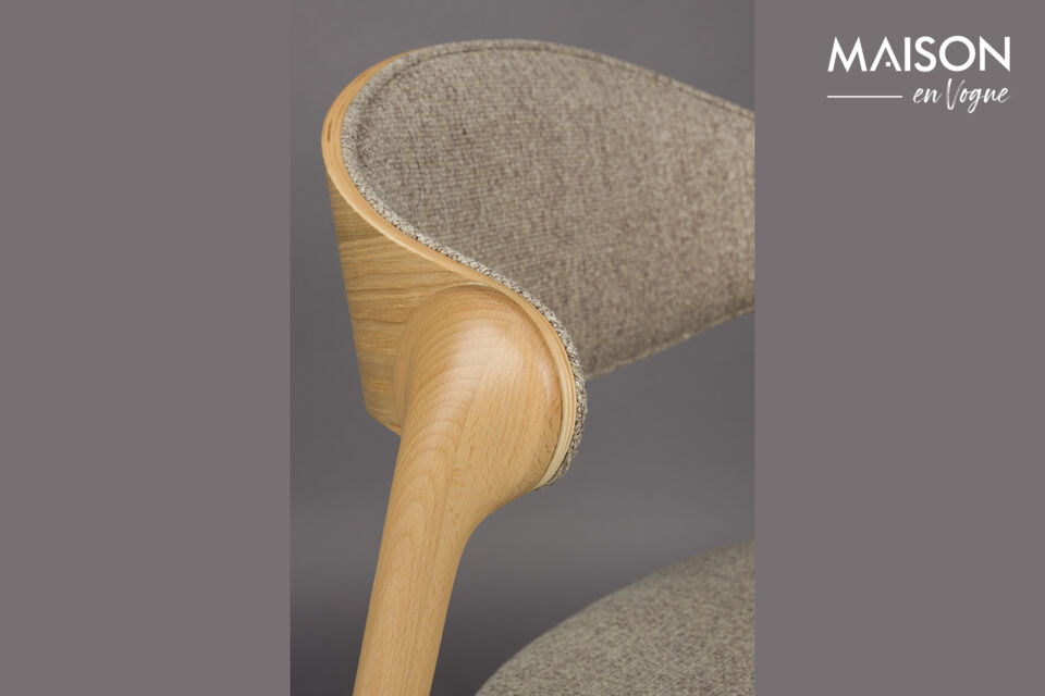 Choice of a natural or walnut-coloured finish
