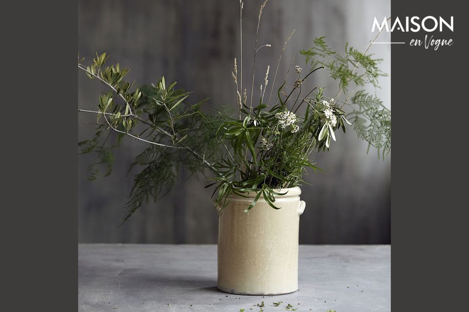Small beige clay pot