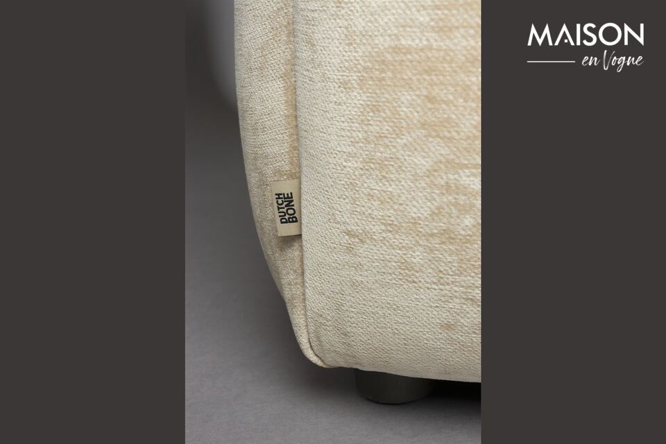 This sofa evokes the influences of 70s interiors