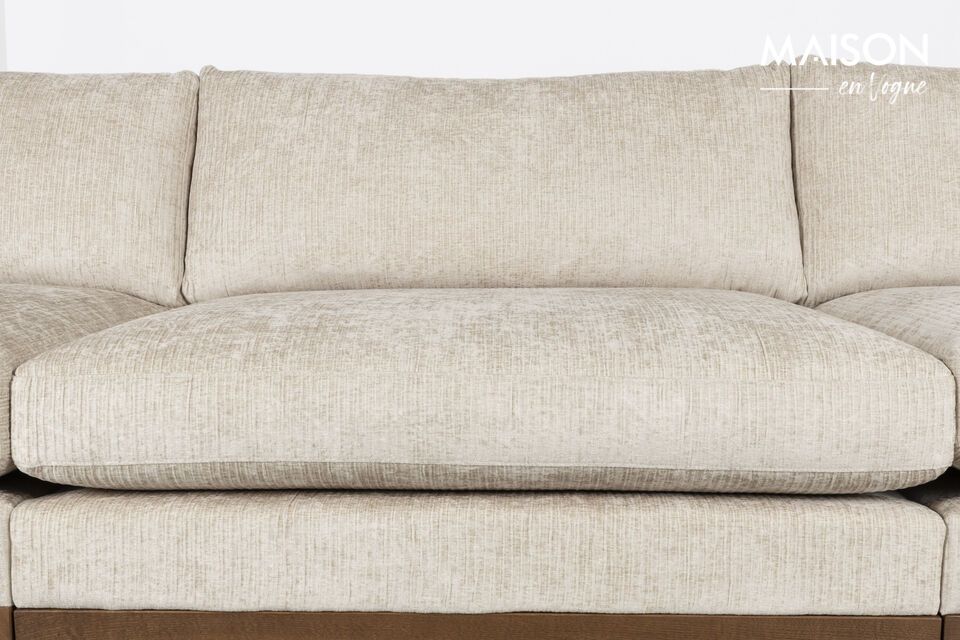 With its generous dimensions of 335 cm in length
