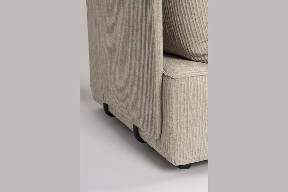 This 417 cm-long sofa offers the possibility of transforming any space to suit your needs