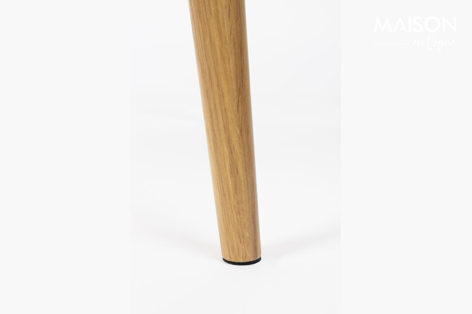 Natural materials like oak and rattan give this table a natural look