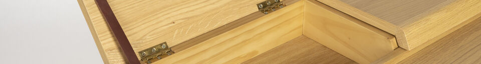 Benadrukte materialen Beige houten bureau Kaat