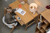 Miniatuur Beige houten bureau Kaat 5