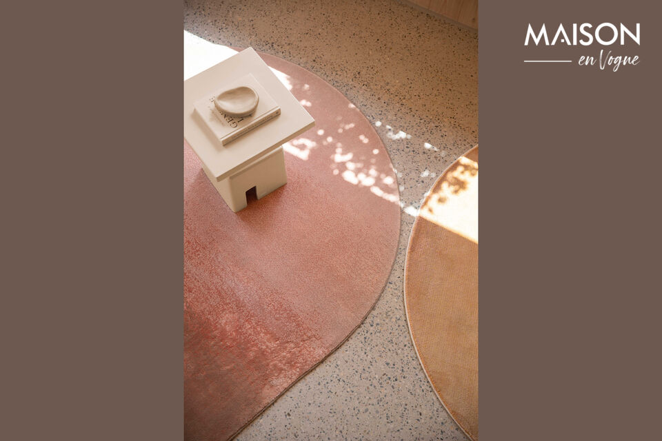 The charming design features a combination of various square surfaces with rounded corners
